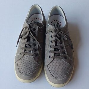 Mephisto Hero Perforated Leather Shoes Runoff Air-Jet System 9.5 Nubuck Taupe